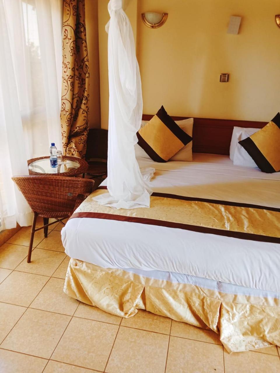 Golden Gates Hotel Thuthuriki エクステリア 写真