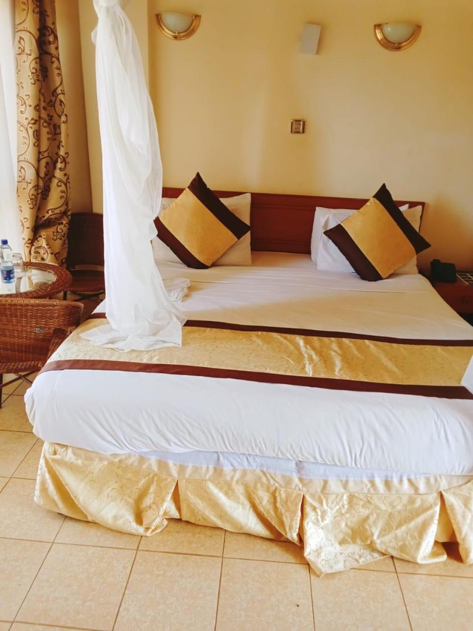 Golden Gates Hotel Thuthuriki エクステリア 写真