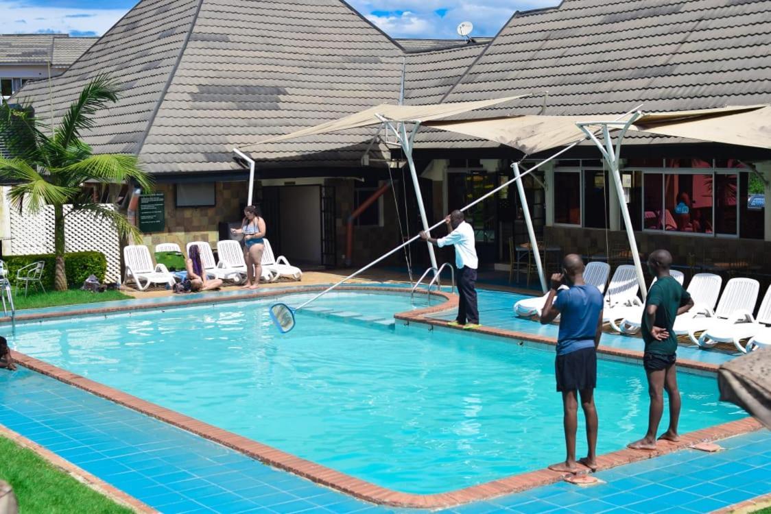 Golden Gates Hotel Thuthuriki エクステリア 写真
